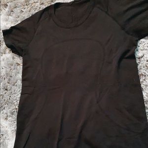 Lululemon shirt size 8